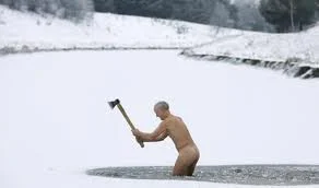 NakedGuyChoppingIce